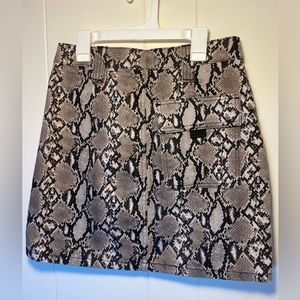 Topshop sz 6 snake print mini skirt